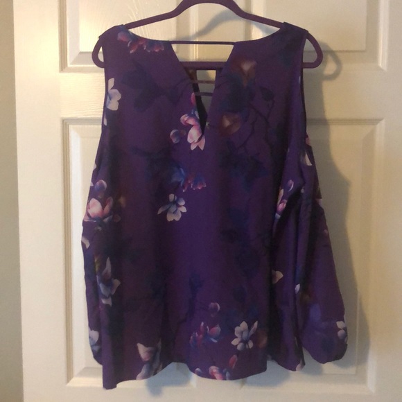Peter Nygard old shoulder blouse - Picture 3 of 3